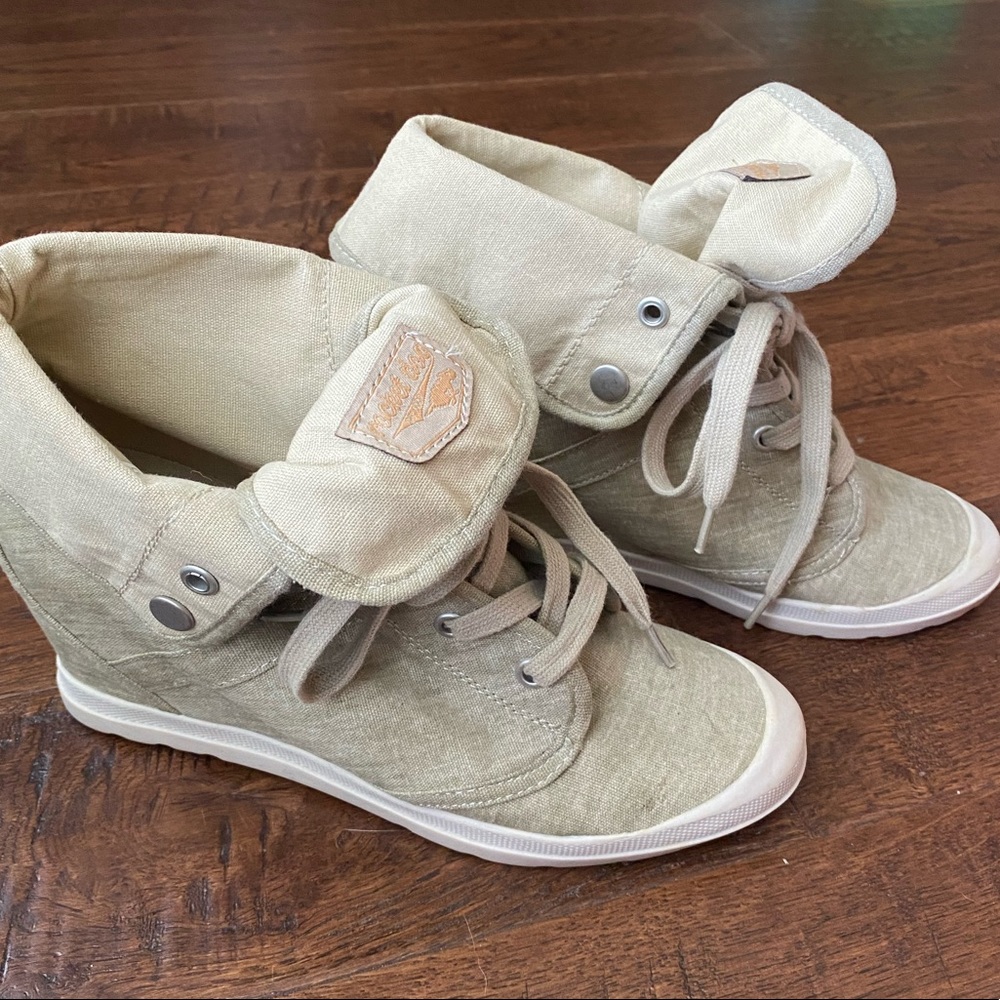 Rocket dog wedge tennis shoe/boot. Size 8.5 - Picture 8 of 10